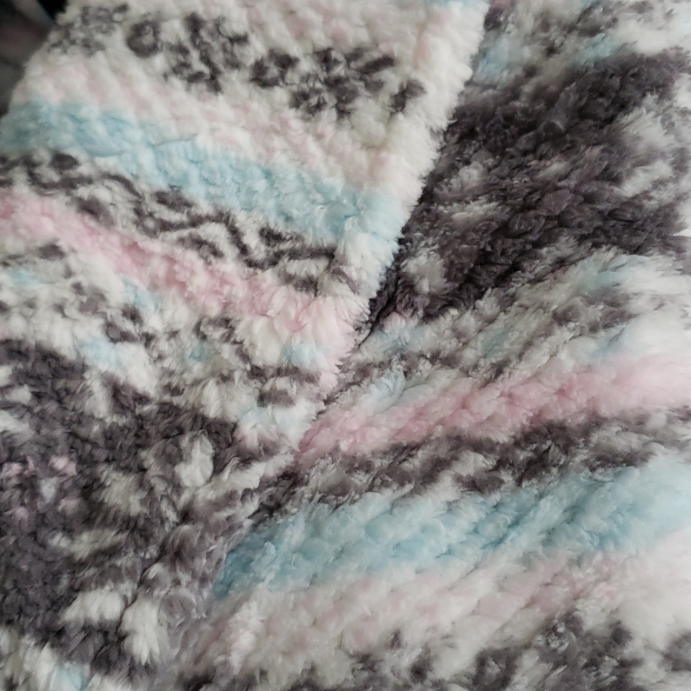 Laura Ashley Printed Fluffy ROBE Soft Warm NEW NWT - Picture 3 of 8